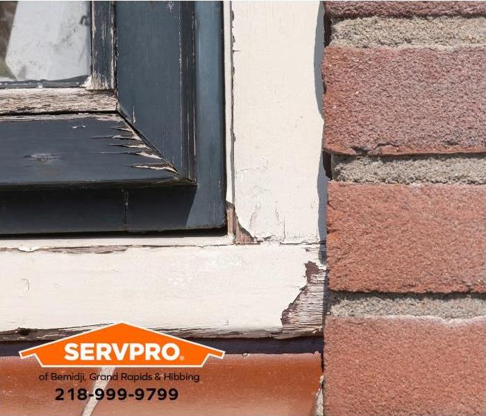 An unmaintained window frame allows water to penetrate, encouraging mold growth. 